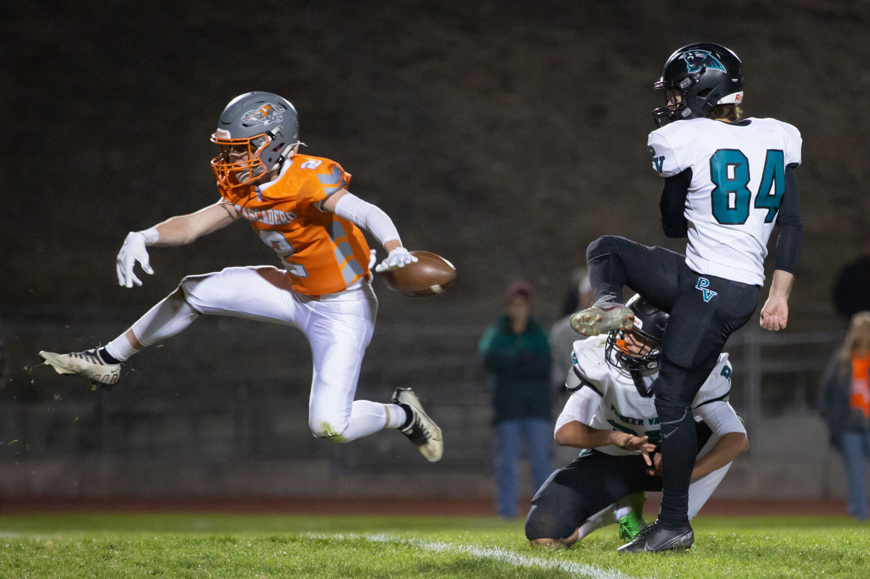 112522 Pioneer Atascadero Football 03.jpg